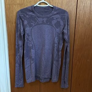 Lululemon shirt size 10